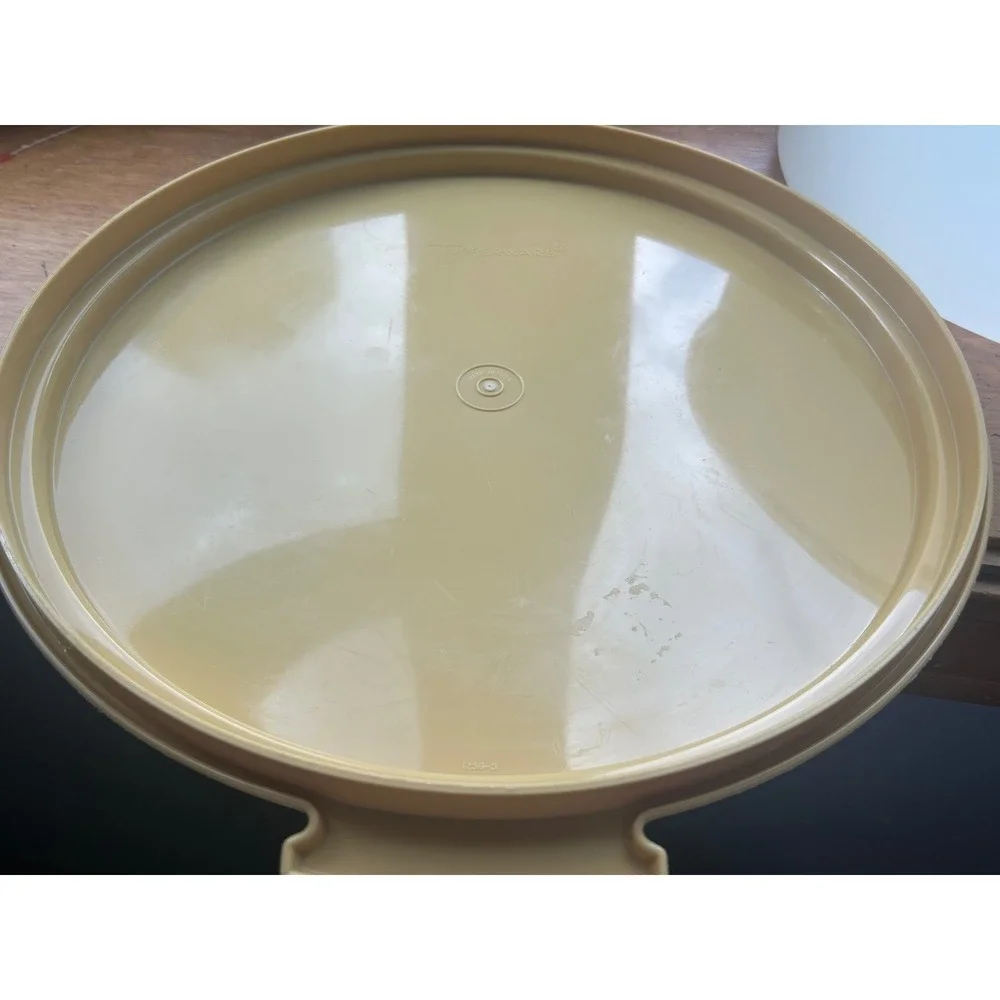 Vintage Tupperware Cake Taker Harvest Gold Round Carrier 1256 1257 1258 USA